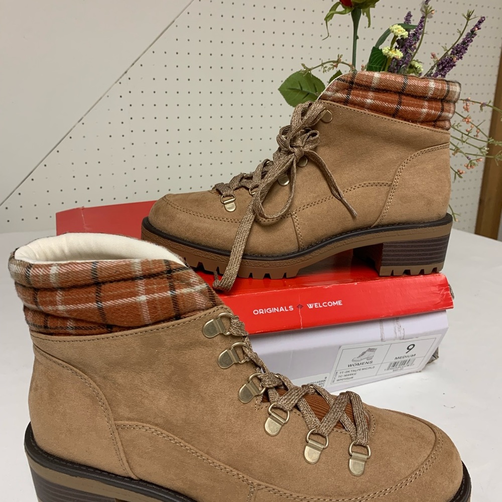 TRUE CRAFT Women’s Markie Tan Suede Hiking Booties ~ 9